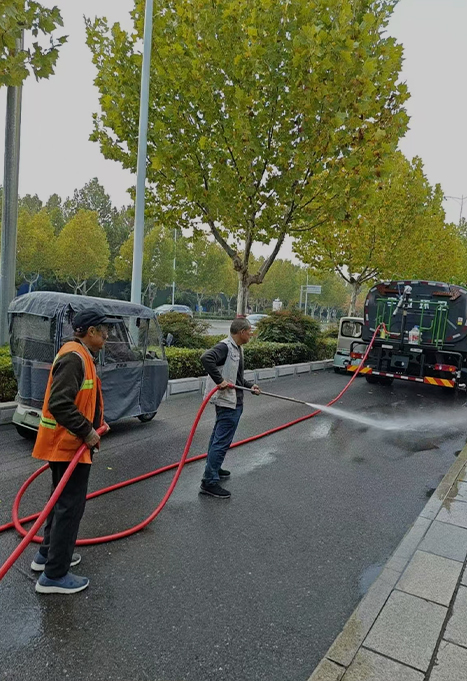Application Case of Red High-Pressure Hoses in Municipal Sanitation Vehicles for Road Cleaning
